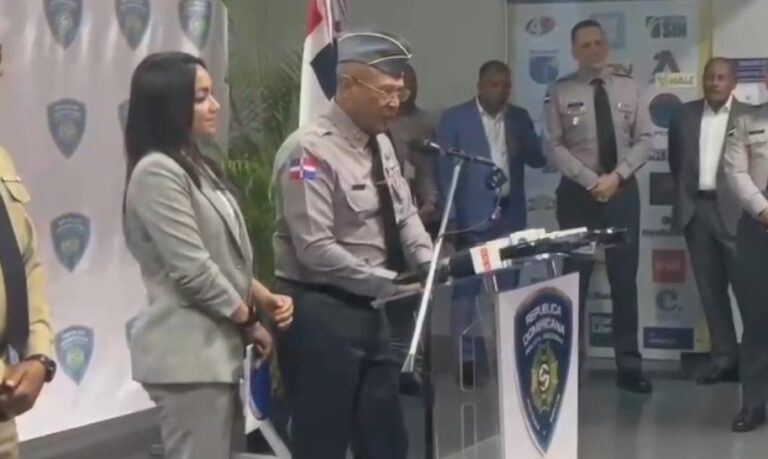 Director PN advierte está prohibido barberías laboren a medianoche