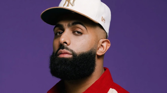 Posponen concierto de Eladio Carrión por luto nacional