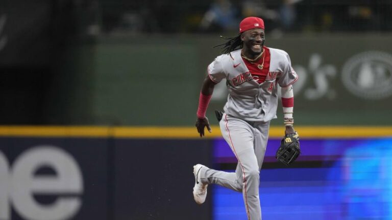 Friedl lidera el despertar al bate de Rojos, que derrotan 11-7 a Cerveceros