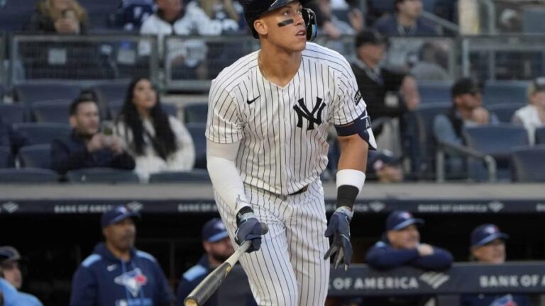 Cuadrangular de Judge rompe empate y lleva a Yankees a barrer en u doble cartelera a Azulejos