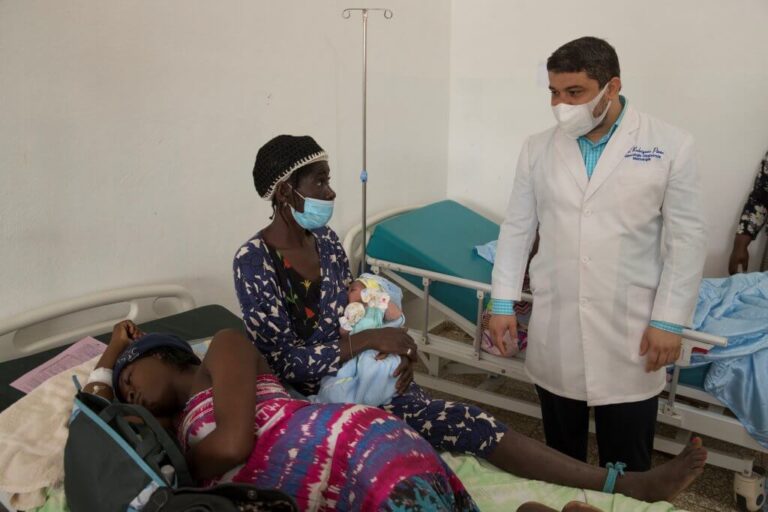 Gobierno dispone que haitianos tendrán que pagar servicios en hospitales