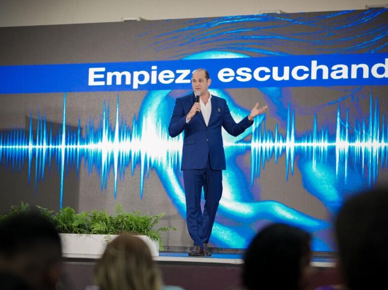 Adolfo Pérez aboga por comunicación gubernamental que construya confianza y fortalezca democracia