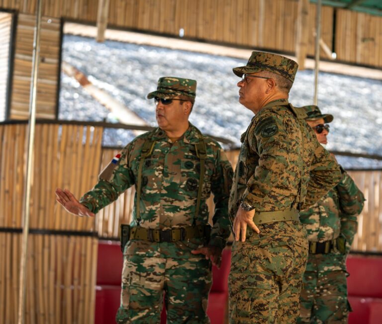 Ministro de Defensa visita Friusa y Mata Mosquito para supervisar operaciones de seguridad y control migratorio