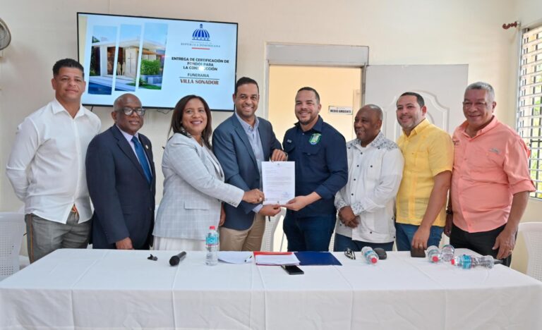 Gobierno entrega más de RD$32 millones a alcaldías de Monseñor Nouel, Santiago y La Vega