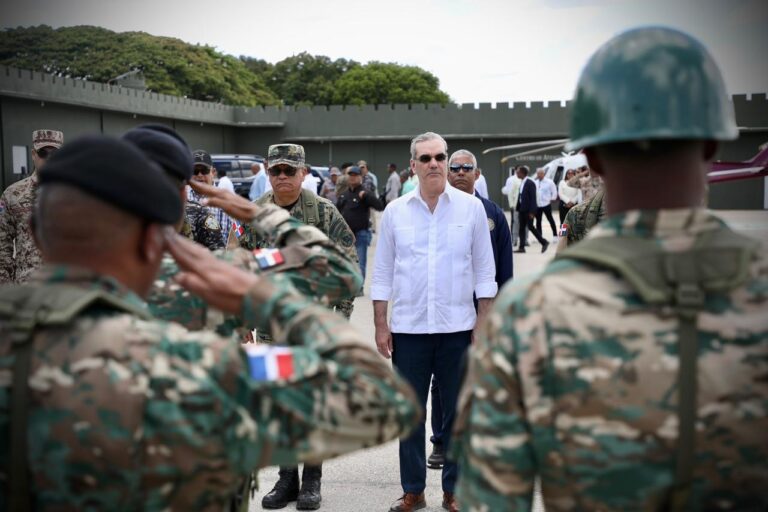 Presidente Abinader recorre frontera en Pedernales, Elías Piña y Jimaní; dice mantener la paz y el orden es primordial para proteger territorio nacional