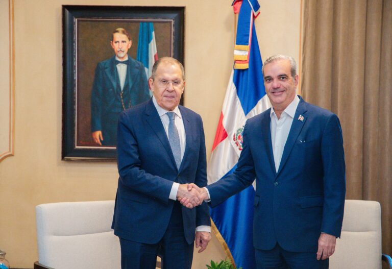 Presidente Abinader recibe al canciller ruso Serguéi Lavrov en el Palacio Nacional