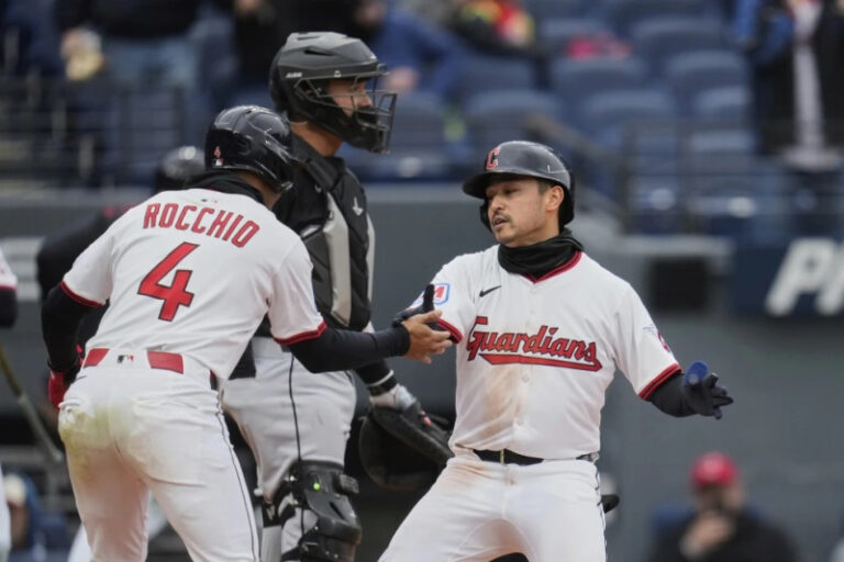 Kwan jonronea e impulsa cuatro en la victoria de los Guardianes sobre los Medias Blancas