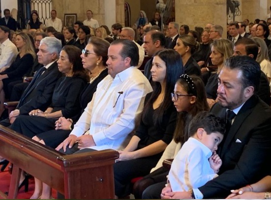 Concelebran misa en honor a miembros de las familias Grullón, Estrella, Segura y Rodríguez, fallecidos en la tragedia del Jet Set