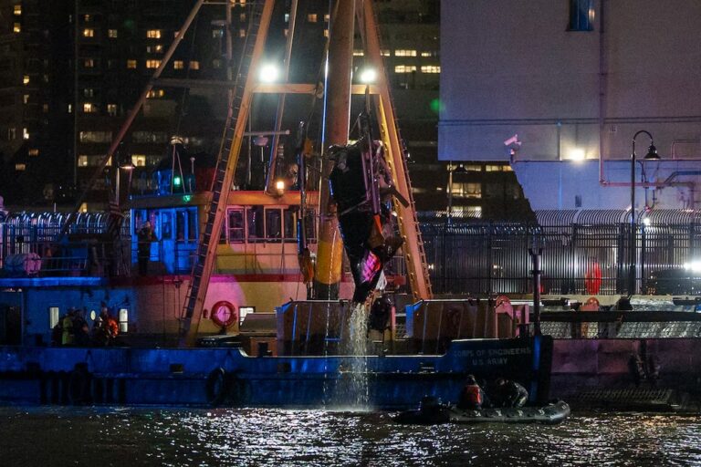 NTSB no encuentra causa preliminar del accidente en el Hudson y pide ayuda del público