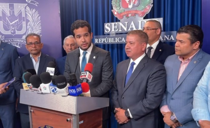 Omar Fernández sobre tema migratorio: “señalarse mutuamente no resuelve ningún problema a la gente”