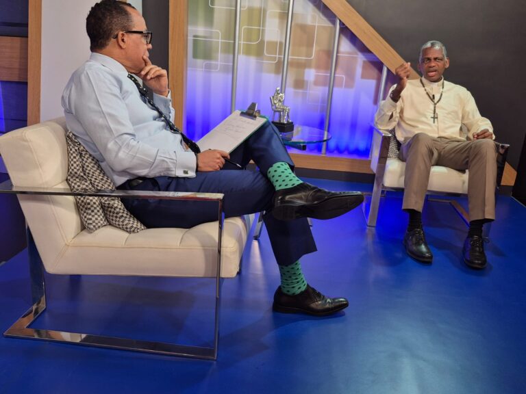 Padre Wilfredo Montaño: “Papá-Estado ha abandonado al pueblo; la justicia hoy es un trueque; no hacer fiestas ahora”