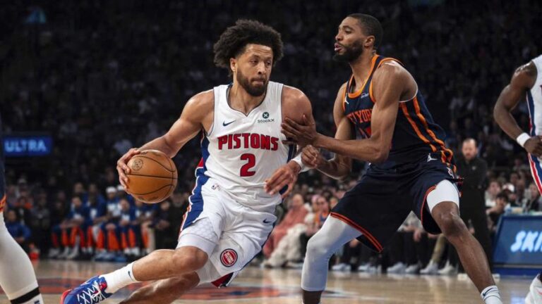 Pistons rompen récord de 15 derrotas seguidas en playoffs y vencen a Knicks en el juego dos