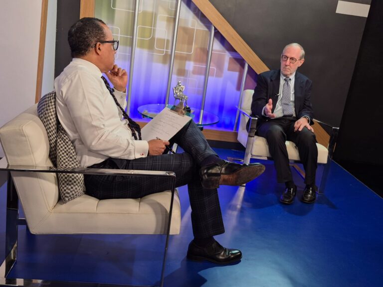 Exfuncionario del FMI: “Aranceles de Trump traerán repercusiones; economía RD no crece primer trimestre; dólar llegaría a 64”