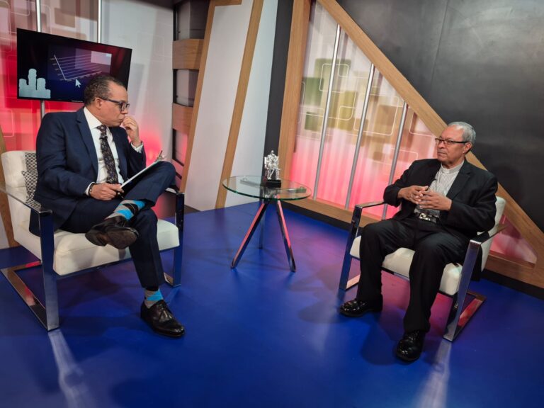 Video- Obispo de Baní: La Barrick invitó a los obispos a ver sus operaciones y no fuimos para no avalar lo que hacen