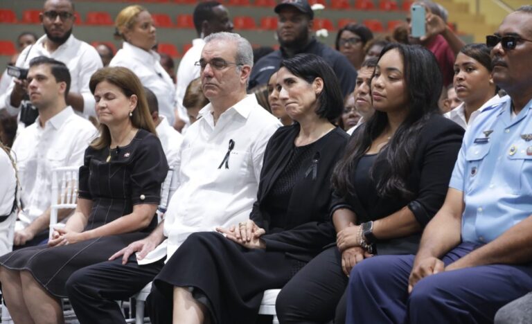 Abinader asiste en Haina a misa en recuerdo de víctimas mortales en colapso de discoteca