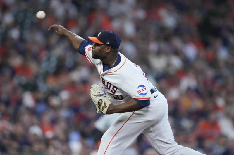 Los Angelinos firman relevista dominicano Héctor Neris