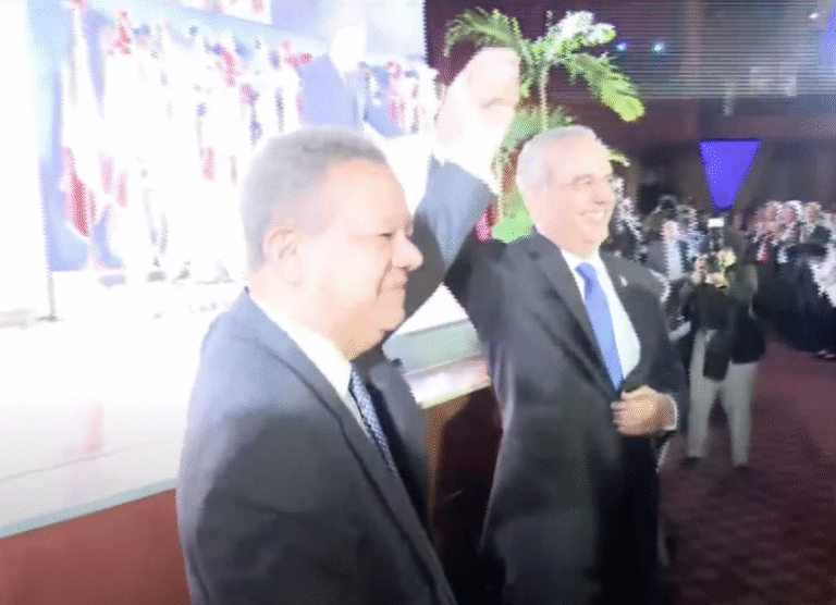 Video| Abinader y Leonel se dan efusivo abrazo en el Congreso Mundial del Derecho