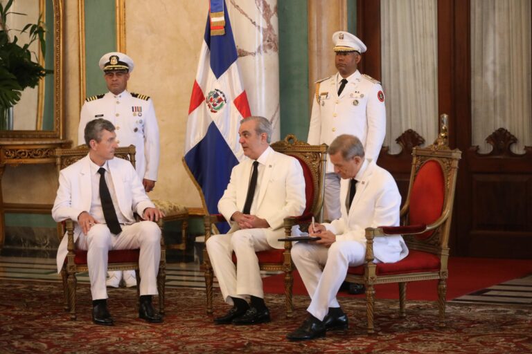 Presidente Abinader recibe cartas credenciales de siete nuevos embajadores en el país