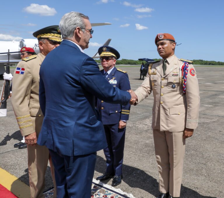 Presidente Abinader retorna al país tras reunión bilateral con Marco Rubio en Washington