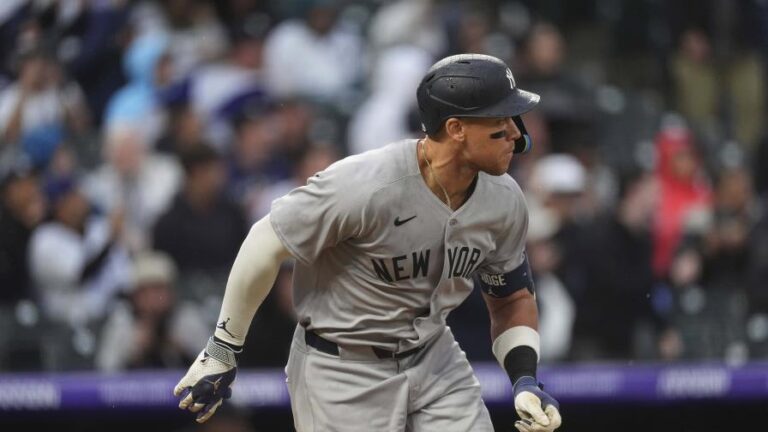 Aaron Judge ayuda a los Yankees a superar a los Rockies pese a la lluvia y ganar 2-1 la serie