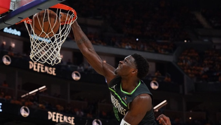 Anthony Edwards resucita a tiempo para salvar a los Wolves