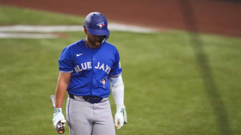 Bichette conecta jonrón como emergente en la 9na y Azulejos vencen a Rangers