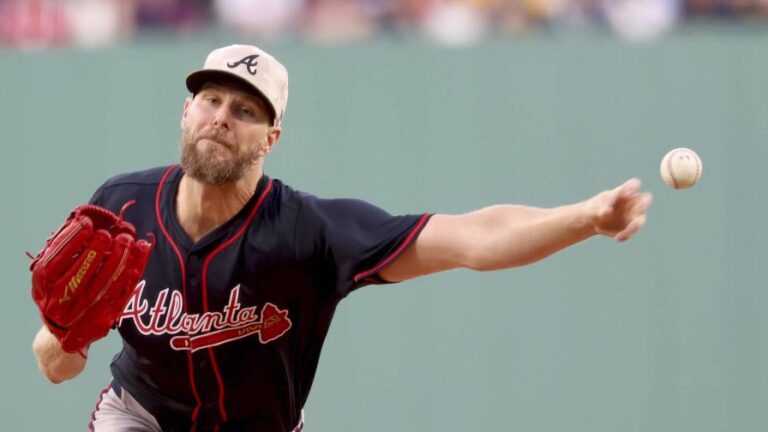 Chris Sale poncha a 8 y conduce a Bravos a victoria sobre Medias Rojas