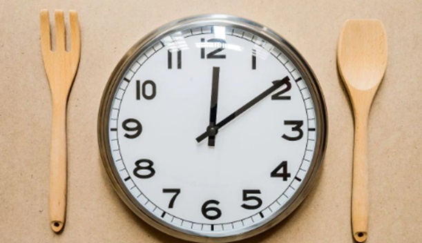 Ayuno intermitente: descubre si es mejor omitir el desayuno o la cena