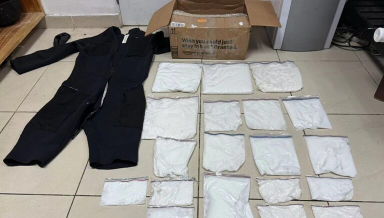 DNCD intercepta cocaína camuflada en traje de buzo hacia Estados Unidos