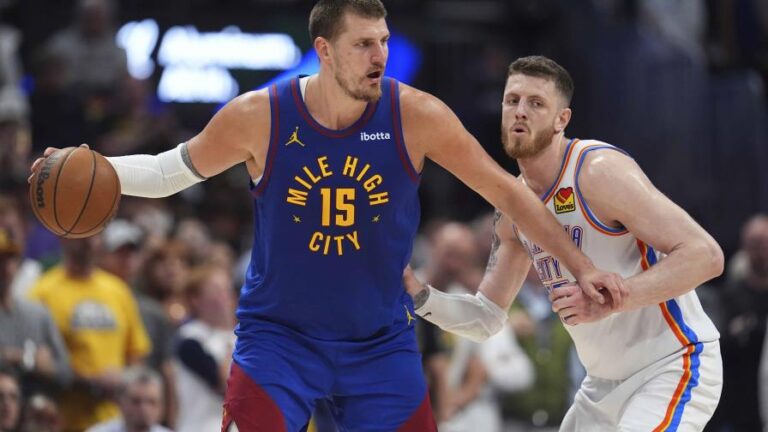 Denver sobrevive a un partido desastroso de Jokic y acorrala a Oklahoma