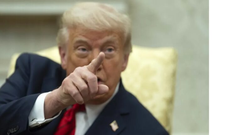 Donald Trump amenaza con cerrar las cadenas NBC y ABC por ser ‘sesgadas y mentirosas’