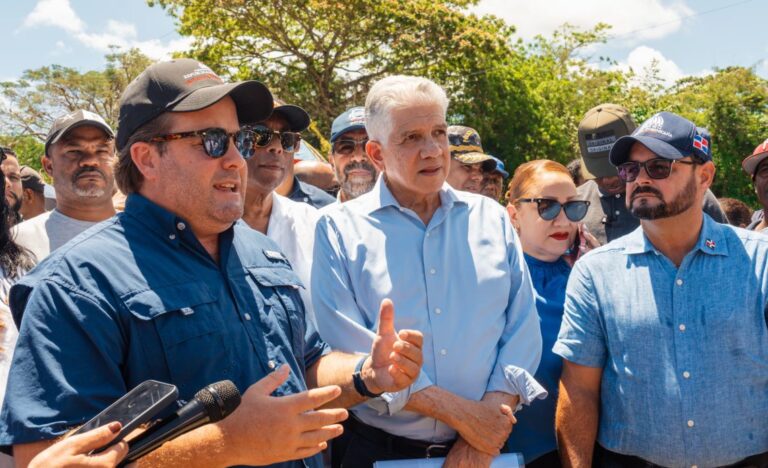 Paliza y Estrella evalúan daños por lluvias en el Cibao; coordinan soluciones