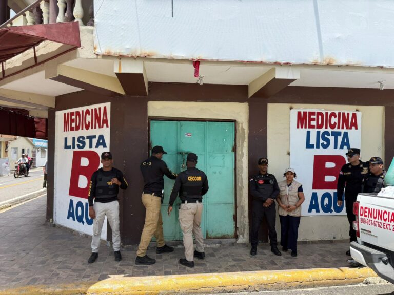 Desmantelan farmacia clandestina en Hermanas Mirabal e incautan más de 10 millones de unidades de medicamentos falsificados