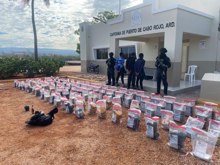 DNCD confisca cerca de la isla Beata 543 paquetes de cocaína y marihuana