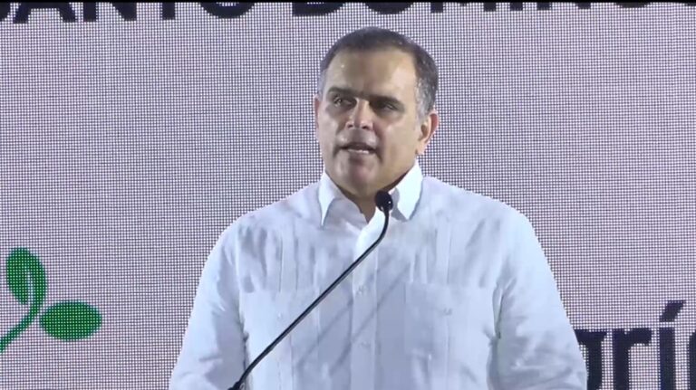 Ministro de Hacienda destaca control de la deuda y del déficit fiscal en últimos 5 años