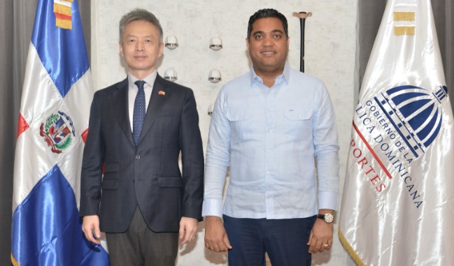 Ministro Kelvin Cruz y embajador de China abordan ideas para fortalecer el deporte en RD