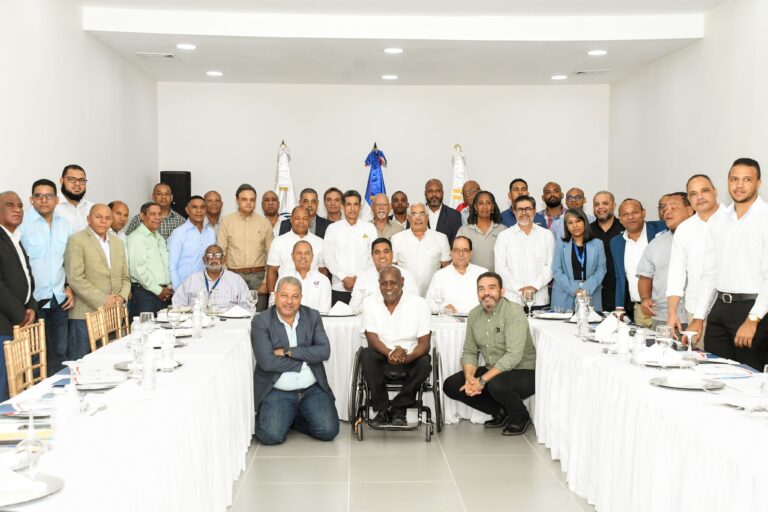 Ministro Kelvin Cruz encabeza reunión de trabajo con 37 federaciones