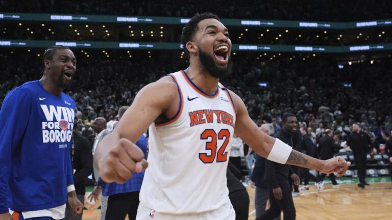Knicks toman ventaja 2-0 sobre los Celtics al borrar desventaja de 20 puntos