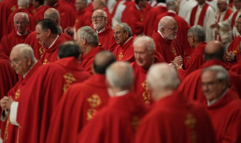 El límite de 120 cardenales electores ya fue superado en pontificados anteriores