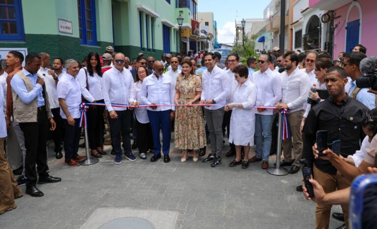 La vice Peña inaugura obras de revalorización en el Centro Histórico de Santiago