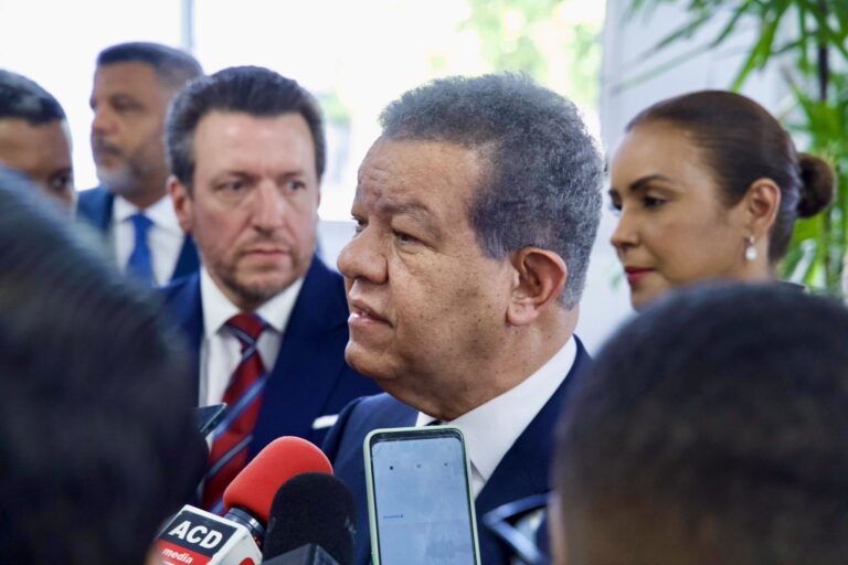 Reportaje- Abinader quiere tratar temas sensibles con los expresidentes, dice Leonel