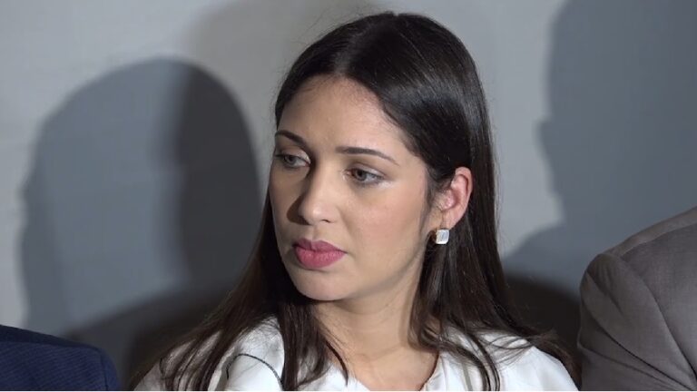 Viuda de Octavio Dotel demanda a propietario de la discoteca Jet Set por 300 millones de pesos