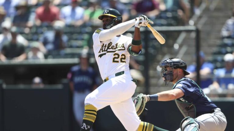 Miguel Andújar sacude jonrón en paliza de Atléticos a los Dodgers