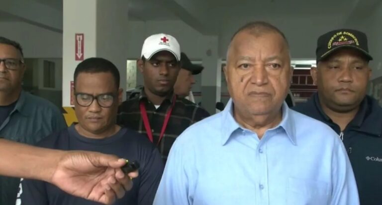 Autoridades  de San Cristóbal aclaran no abandonaron área de búsqueda donde niña cayó en alcantarilla