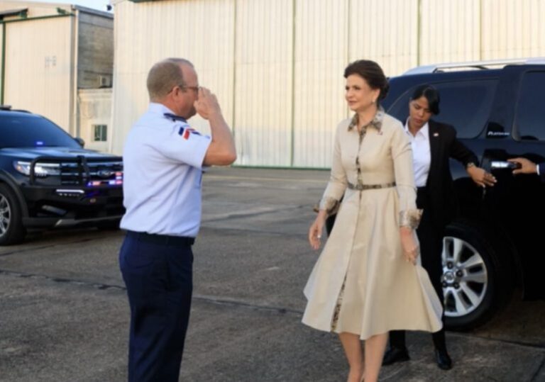 Raquel Peña viaja a Ecuador para asistir a la toma de posesión de Daniel Noboa