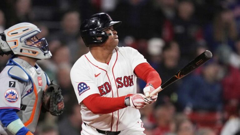 Rafael Devers la vuelve a sacar del parque y los Medias Rojas triunfan