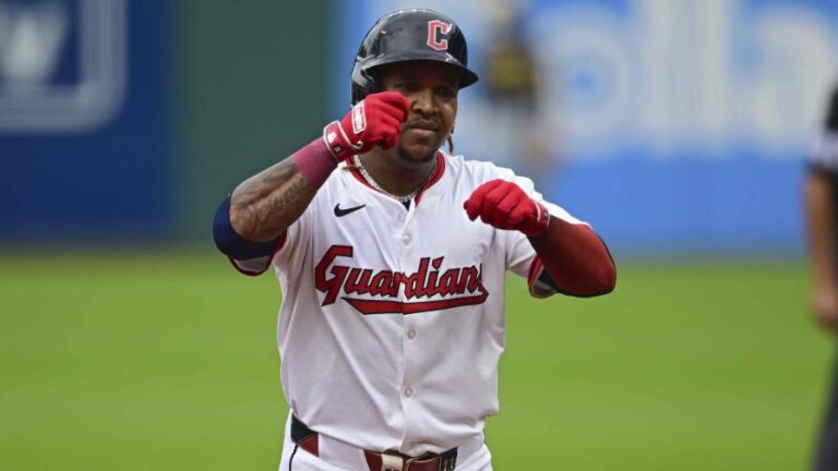 José Ramírez conecta HR, Allen lanza seis y Guardianes blanquean a Cerveceros por 2ª noche