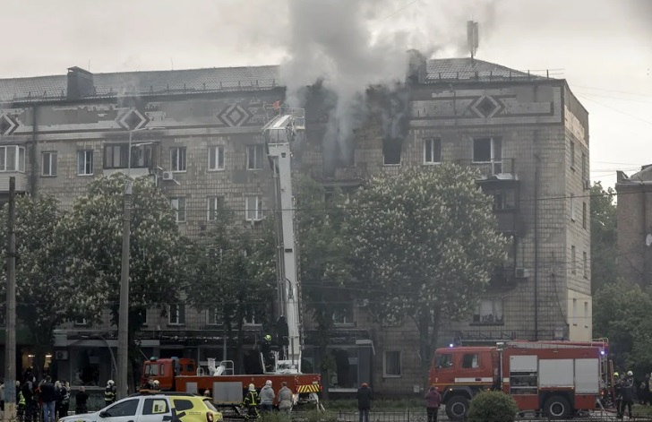 Rusia ataca Ucrania con 4 misiles y 142 drones: al menos 2 muertos en Kiev