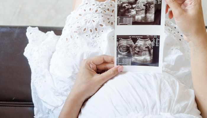 Salud mental materna, un tema urgente que trasciende las flores y abrazos de mayo