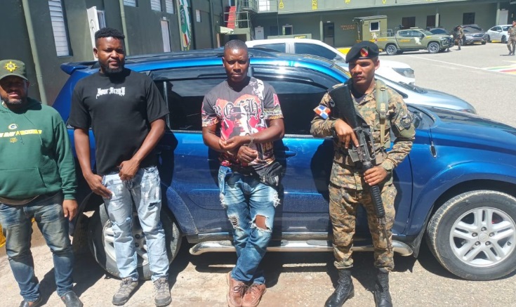 Sargento y raso del Ejército son apresados por traficar con haitianos en San Juan